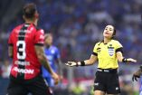 Katia Itzel García envuelta en la polémica por no marcar penal en favor de Atlas ante Cruz Azul.