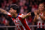 La mamá de Santiago Sandoval confesó que tenía el presentimiento de que su hijo anotaría en la noche más importante de su carrera con las Chivas.