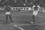 Carlos Reinoso y Leo Cuellar en una edición del Clásico Pumas vs América