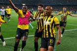 Orbelín Pineda levantó su tercer título en Grecia luego de que el AEK Atenas derrotara de manera agónica al Panathinaikos para conquistar la Super Liga.