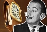 Muchos relacionan el reloj con los relojes derretidos de Salvador Dalí.