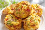 Receta de muffins de huevo y verduras para el desayuno