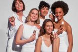 La línea fue diseñada para adaptarse a pieles mixtas y grasas, además de ofrecer un acabado natural.