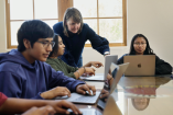Para Apple, la tecnología debe ser un vehículo de transformación personal que trascienda el uso básico de un dispositivo.