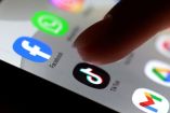 Familias italianas y el movimiento MOIGE demandaron a Meta y TikTok en Milán por permitir acceso ilegal de menores a redes sociales.