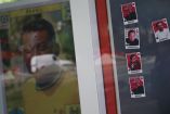 Los protestantes colocaron stickers con imágenes de políticos de Sinaloa señalados públicamente por presuntos vínculos con el crimen organizado.