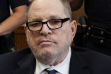 Harvey Weinstein continuará en prisión pese a la nulidad del juicio.