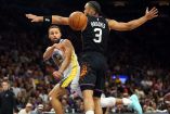 Stephen Curry y Warren Buffett protagonizaron una de las subastas benéficas más llamativas del año, luego de recaudar más de 9 millones de dólares para apoyar distintas causas sociales.