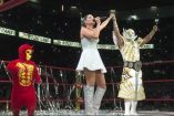 ¡Qué momento! Retumba la Arena México con 'Me muero', a todo pulmón