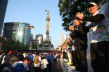 El jefe de la corporación en la capital del país, Pablo Vázquez, dio la salida a los corredores que se reunieron en el Ángel de la Independencia.