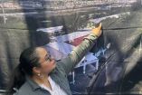 Madres de familia protestaron en la Torre de Pemex para exigir la reubicación de dos escuelas pegadas a Dos Bocas, por riesgos de salud.
