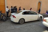 Tras el choque entre dos vehículos, uno de los automovilistas continuó su trayecto, situación que provocó la reacción del otro conductor, quien mostró una pistola de aire comprimido de utilería.