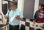 Saúl Monreal generó polémica al cantar con un músico que portaba la esvástica nazi.
