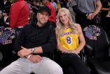 Matthew Stafford reestructuró su contrato con Los Angeles Rams para percibir 55 millones de dólares en cada una de las siguientes dos campañas, con opciones de que sus percepciones asciendan a los 60 millones de dólares.