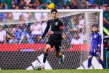Edson Álvarez vive días de incertidumbre en Europa y durante la transmisión del amistoso entre México y Ghana, surgió una versión que lo coloca como posible refuerzo de Rayados de Monterrey.