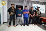 Los policías de la SSC detuvieron a tres hombres de 31, 34 y 48 años de edad,