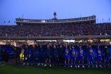 Los jugadores de Pumas entonan el Himno Deportivo Universitario antes de cada partido en el Olímpico Universitario, una tradición que se mantiene como símbolo de identidad auriazul.