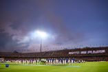 Jugadores de Pumas y Cruz Azul en el protocolo de la Liga Mx previo a la Final