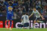 Jugadores de Cruz Azul celebrando la victoria y el título ante Pumas