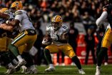 Josh Jacobs durante un partido de NFL con los Packers