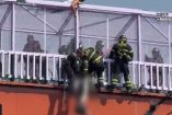 Bomberos y policías en acción