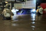 Vecinos del fraccionamiento Bric aseguran que la intensa lluvia los sorprendió y que no les dio tiempo de reaccionar, ya que el agua entró por el mismo drenaje de sus departamentos.