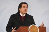 La Secretaría de Educación Pública (SEP) reiteró su disposición para establecer un diálogo respetuoso y constructivo con la Coordinadora Nacional de Trabajadores de la Educación (CNTE) y llamó al magisterio a revisar de inmediato los temas más relevantes de su agenda de demandas.A través de un posicionamiento, el secretario de Educación Pública, Mario Delgado Carrillo, informó que, por instrucciones de la presidenta Claudia Sheinbaum Pardo, la SEP y la Secretaría de Gobernación mantienen abiertas las puertas al diálogo con las maestras y los maestros de la Coordinadora.“Invitamos a que nos sentemos de inmediato a revisar los temas más relevantes y las demandas legítimas que tienen”, señaló el funcionario.Delgado Carrillo recordó que hace un año fue publicado un decreto presidencial para detener y reducir gradualmente la edad mínima de jubilación de las y los trabajadores que permanecen en el régimen del Décimo Transitorio de la Ley del ISSSTE de 2007.Explicó que los gobiernos anteriores establecieron como requisito no solo cumplir con los años de servicio, sino también alcanzar una edad mínima para acceder a la jubilación, la cual aumentaría progresivamente hasta llegar a los 60 años en 2028.Sin embargo, afirmó que el decreto impulsado por la actual administración detuvo ese incremento y prevé una reducción gradual hasta alcanzar los 55 años para los hombres y 53 años para las mujeres en 2034.El titular de la SEP aseguró que esta medida representa un acto de justicia para el magisterio, al reconocer el desgaste físico y mental que implica la labor docente y permitir que las y los trabajadores puedan retirarse en mejores condiciones.Asimismo, destacó el compromiso de la presidenta Claudia Sheinbaum de desaparecer la Unidad del Sistema para la Carrera de las Maestras y los Maestros (USICAMM), una de las principales demandas planteadas por diversos sectores del magisterio.En ese sentido, convocó a las maestras y maestros a participar en la construcción conjunta de una nueva propuesta que garantice los derechos laborales del sector y fortalezca la transparencia en los procesos de promoción y reconocimiento profesional.Finalmente, Mario Delgado sostuvo que el Gobierno de México es respetuoso de la libertad de expresión y de manifestación, y rechazó la participación de personas que busquen generar actos de violencia durante las movilizaciones magisteriales.El funcionario reiteró la disposición del gobierno federal para mantener el diálogo y avanzar en la atención de las demandas del sector educativo.
