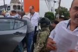 Momento de la detención de Isidoro Valencia, un comerciante conocido por vender elotes