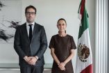La reunión se realizó en una sede alterna a Palacio Nacional, pues debido a los bloqueos que hay en el Centro Histórico se dificulta acercarse a Zócalo de la Ciudad de México.