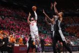 Jalen Brunson lideró la ofensiva de los New York Knicks para sacar la victoria en San Antonio.