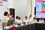 Funcionarios federales y estatales que participan en el Puesto de Comando en Huatulco