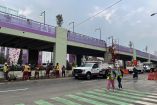 En paralelo, trabajadores avanzan en la intervención artística de los pilares que sostienen la estructura