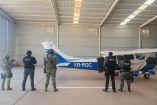 Ejército y Guardia Nacional aseguraron una aeronave tipo Cessna con cocaína, armas y vehículos en Baja California, en un operativo con apoyo de Estados Unidos.