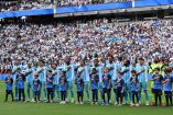 Antes del himno nacional de Argentina, el sonido local puso el Bombón Asesino provocando una confusión entre los asistentes.