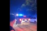 Mientras un grupo musical amenizaba la noche, jóvenes que pertenecían a algunas pandillas llevaron sus problemas a altos niveles, desatando una pelea campal.