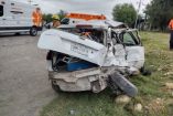 Aparentemente, una camioneta blanca de la marca Ram impactó al coche Ford Fiesta que manejaba la mujer, cuando intentaba incorporarse al crucero.