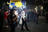 La policía neoyorquina tuvo mucho trabajo después de la derrota de los New York Knicks, pues hubo disturbios entre aficionados.