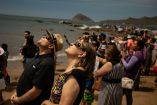 Según expertos, mirar un eclipse no es un simple fenómeno cultural, sino un proceso biológico con base científica estudiada en la neurociencia.