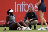 La canadiense Victoria Mboko no pudo seguir en su partido del torneo de individuales en Queen's debido a una lesión en la rodilla izquierda.