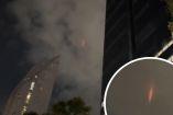 Captan extraña luz roja en Paseo de la Reforma un día antes del Mundial