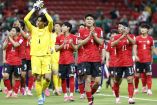 Los coreanos celebran la victoria ante unas gradas que les brindaron su apoyo.