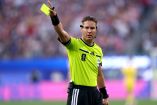 Danny Makkelie fue le primer árbitro en revisar una tarjeta amarilla en el VAR.