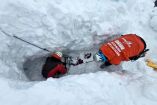 Socorristas en la Cordillera Blanca durante el operativo de rescate en Tocllaraju, donde murieron un alpinista mexicano y su esposa canadiense.