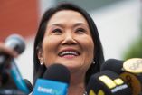 Keiko Fujimori mantiene ventaja mínima sobre Roberto Sánchez en el balotaje presidencial de Perú, con más del 99% de votos contabilizados.