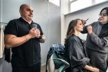 Javier y Darina en el camerino antes de salir al aire