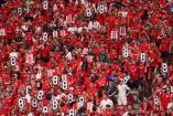 Miles de aficionados mostraron el numero 8 en apoyo a Ismael Kone