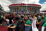 Con el lema "¿Y si sí?", miles de aficionados armaron una verbena en el Estadio Ciudad de México.