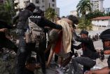 Equipos de rescate continúan la búsqueda de sobrevivientes entre los edificios colapsados en Caracas.