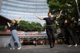 La compañía Somos Danza Enseña fusionará el baile con la Lengua de Señas Mexicana junto a Regina Orozco en el cierre de la Marcha LGBT+ en la CDMX.