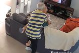 Víctor Rodríguez, exdirector de Pemex, golpeando a su esposa